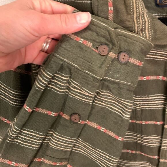 Woolrich green Aztec style button down casual style shirt men’s medium - Picture 5 of 6